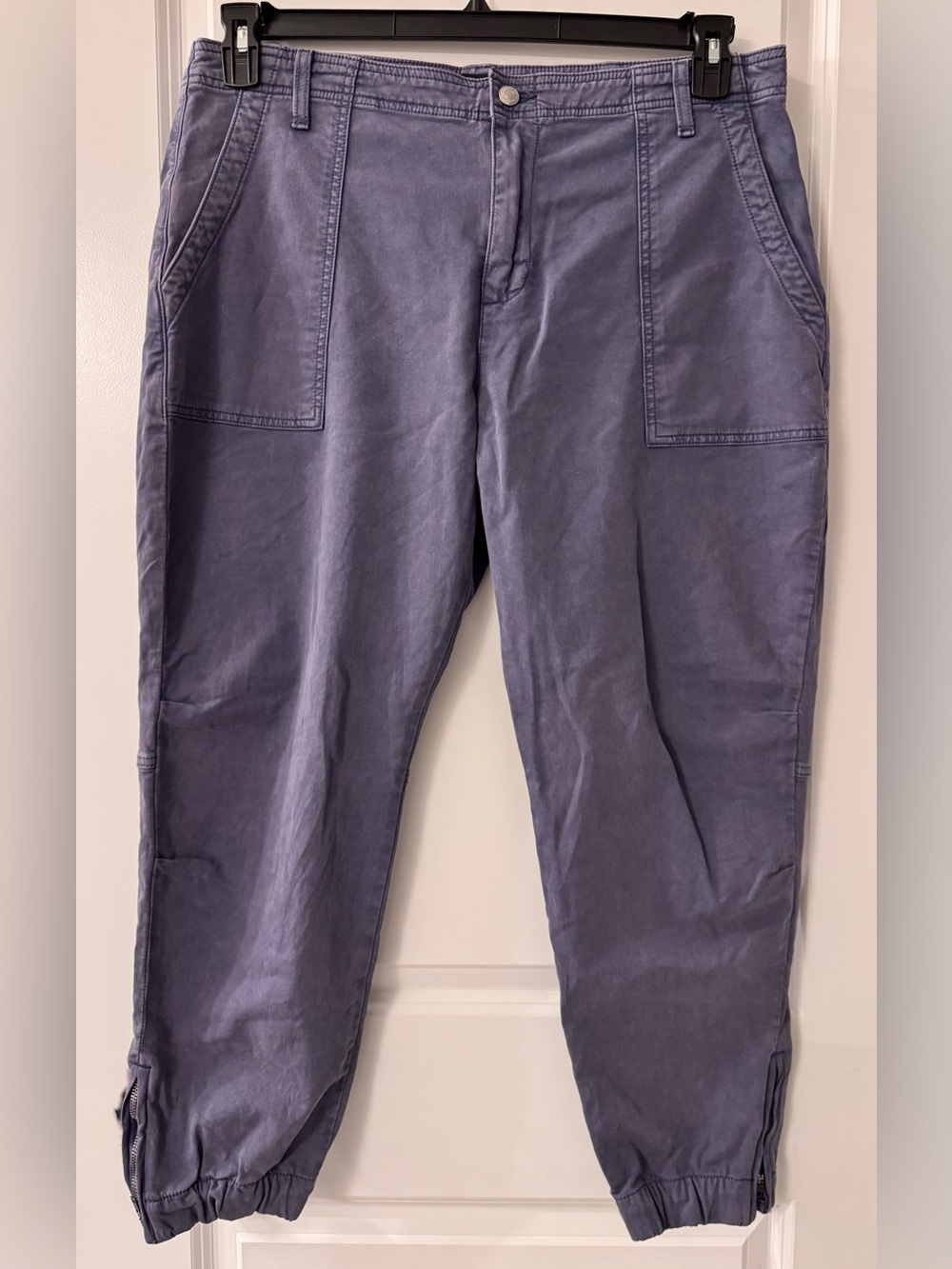 #z160 - 7 for All Mankind Slimmy Luxe Performance Stretch Sateen Hybrid Joggers